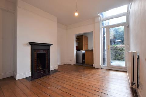 2 bedroom terraced house to rent, Prestbury Road, Macclesfield