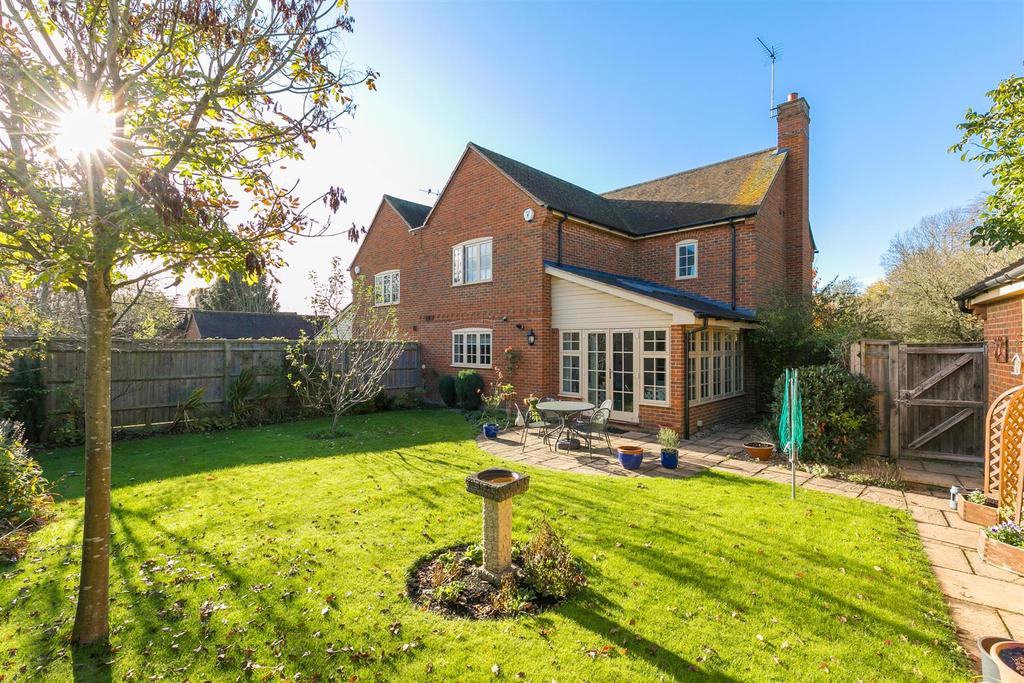 Marlow Road, Bourne End 3 bed semidetached house £695,000
