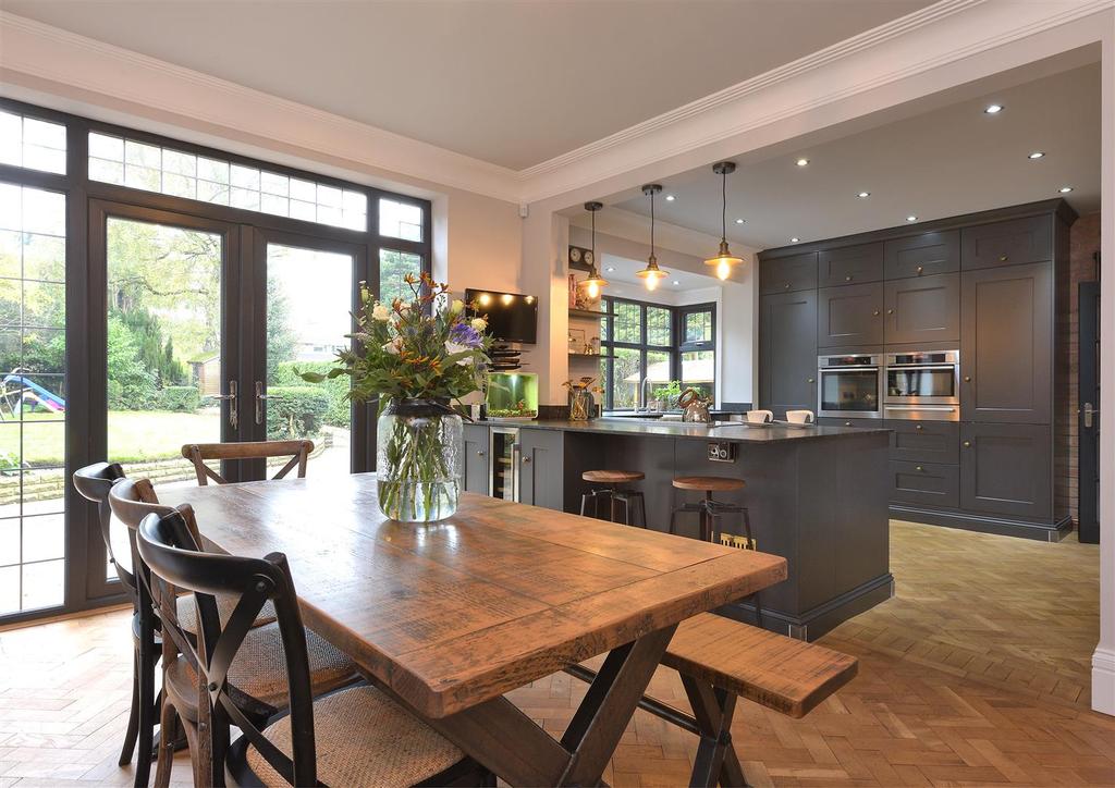 Chawn Hill, Stourbridge 4 bed detached house £450,000
