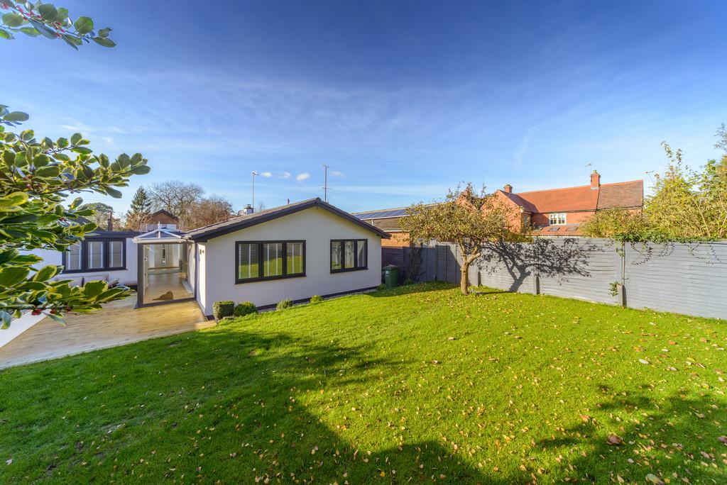 Brookside Avenue, Kenilworth 4 bed detached bungalow £575,000