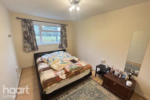 undefined, Spear Close, Luton