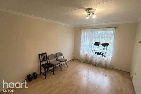 undefined, Spear Close, Luton