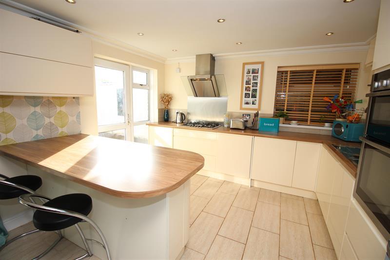 Monmouth Court, Caerphilly 4 bed detached house £259,950