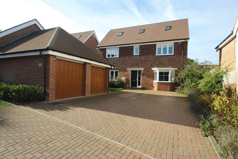 Taylor Close, Tonbridge 5 bed detached house £800,000