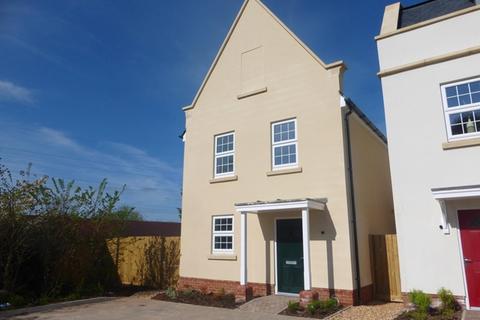 3 bedroom detached house to rent, Beautiful three bedroom three storey family home