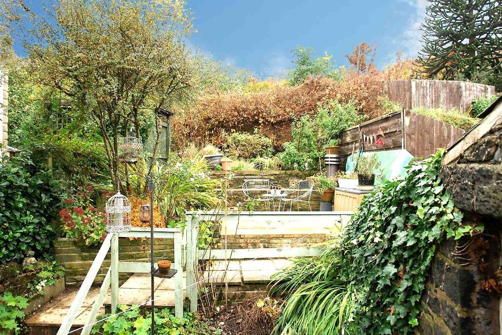 Oldham Road, Uppermill, Saddleworth 2 bed end of terrace house £140,000