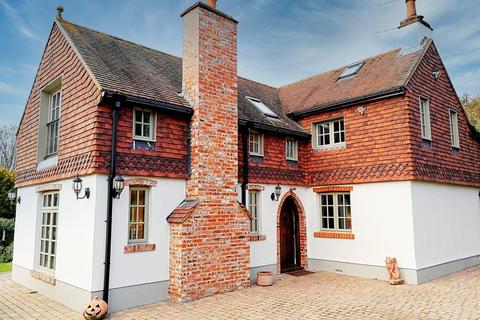 4 bedroom cottage for sale, East Hall Road, Chelsfield