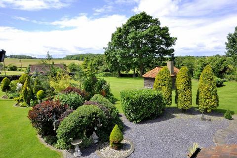 4 bedroom cottage for sale, East Hall Road, Chelsfield