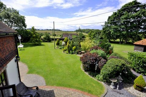 4 bedroom cottage for sale, East Hall Road, Chelsfield