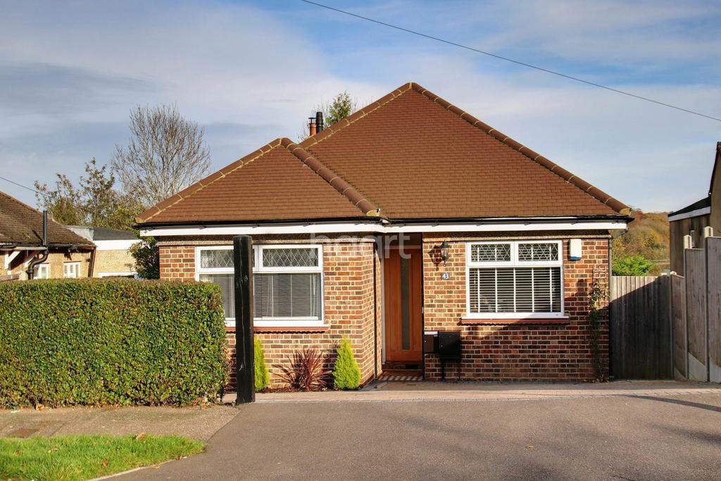 Abbots Rise, Kings Langley 4 bed detached house £575,000