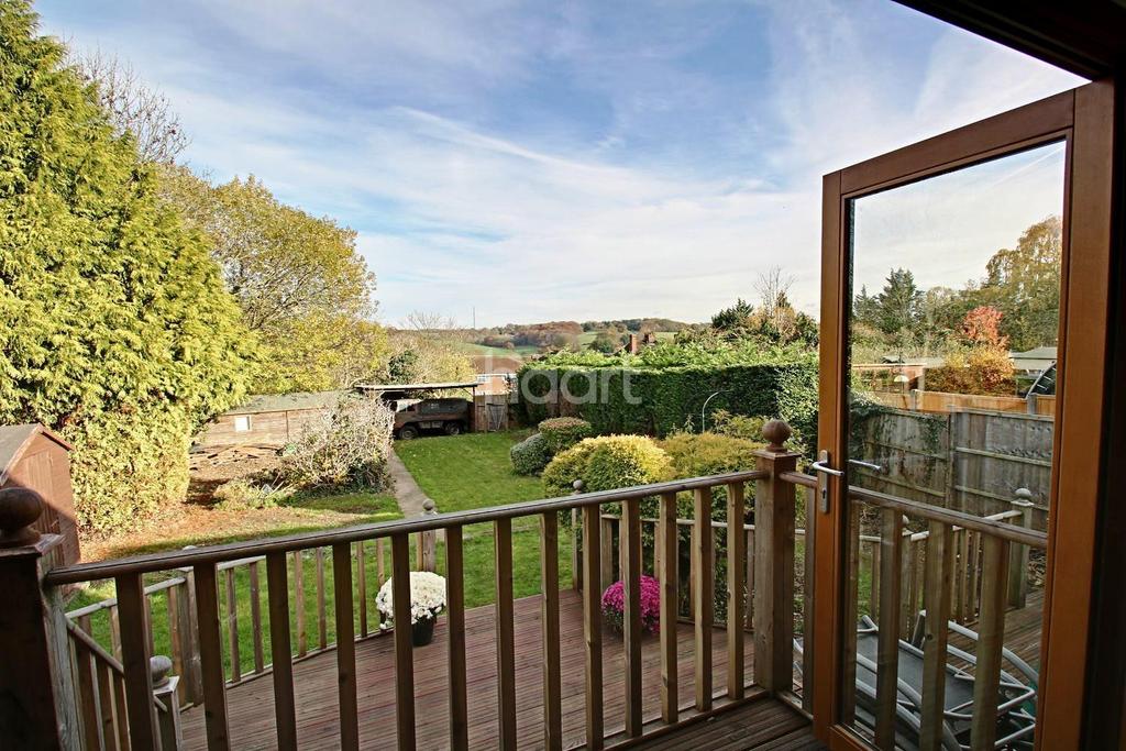 Abbots Rise, Kings Langley 4 bed detached house £575,000