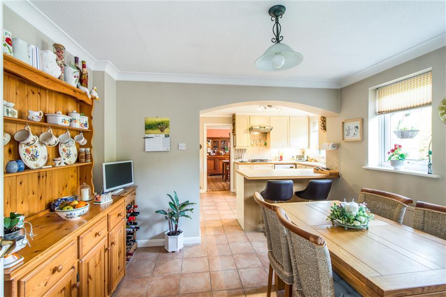 Lombardy Drive, Maidstone, Kent 4 bed detached house £550,000