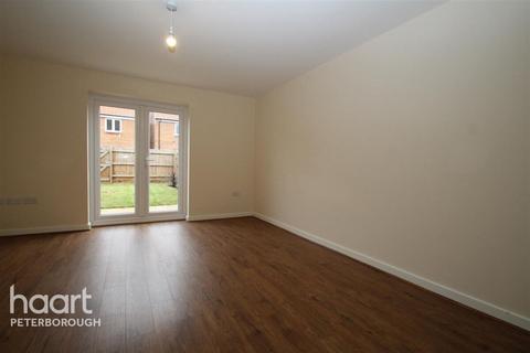 2 bedroom terraced house to rent, Felix Close, Peterborough