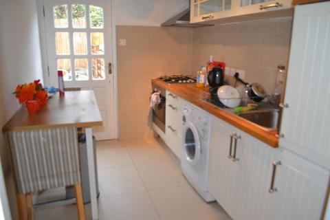 2 bedroom flat to rent, Coverton Road, Tooting, London, Wandsworth, SW17 0QW