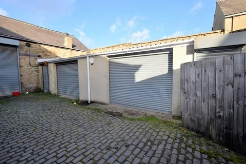 Garage to rent, Dipton