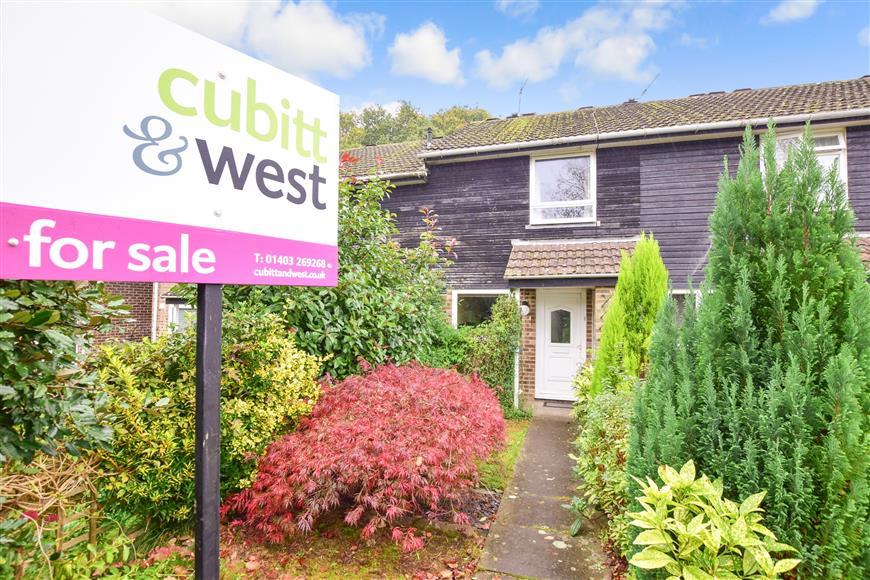 Drake Close, Horsham, West Sussex 2 bed terraced house £275,000