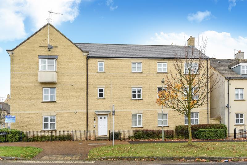 Elmhurst Way, Carterton, Oxon 2 bed flat £180,000