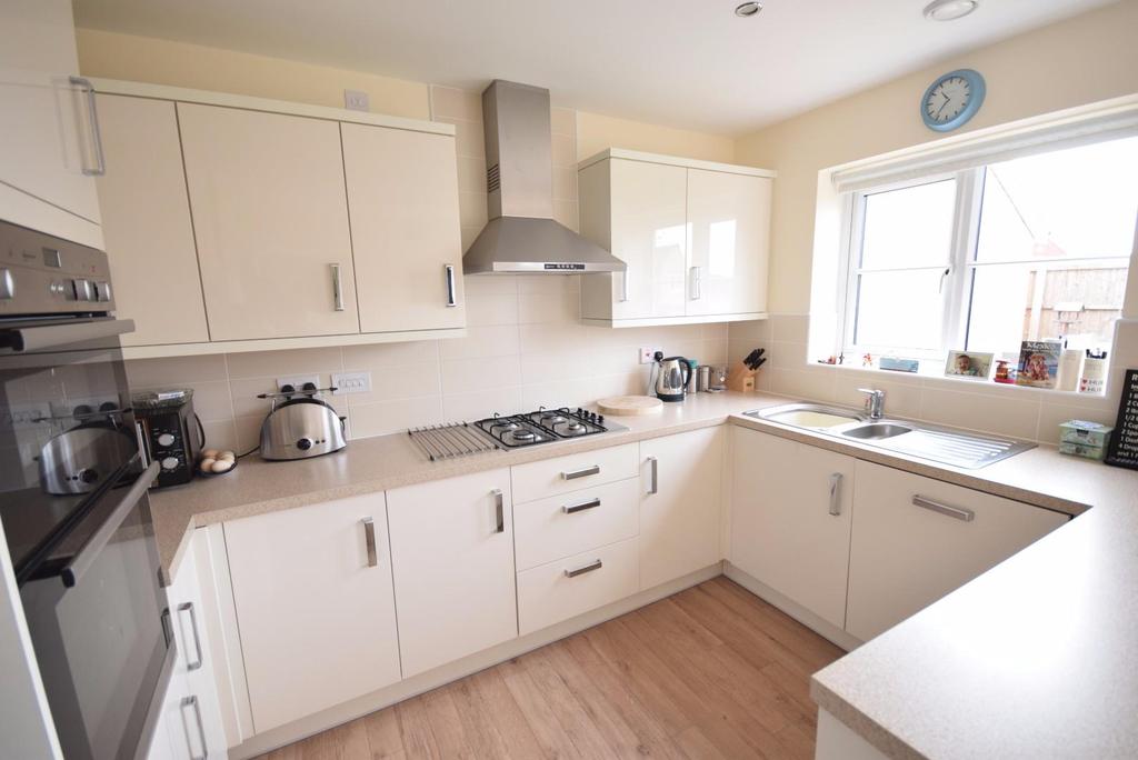 Terry Smith Avenue, Rothwell, Kettering 4 bed detached house £293,500