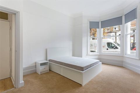 3 bedroom apartment to rent, Taybridge Road, London, SW11