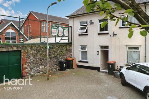 2 bedroom end of terrace house to rent, Lord Street, Newport