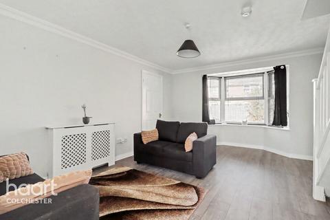 3 bedroom semi-detached house to rent, Derwent Road, Colchester