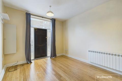 1 bedroom ground floor flat to rent, High Street, Wargrave, Berkshire, RG10