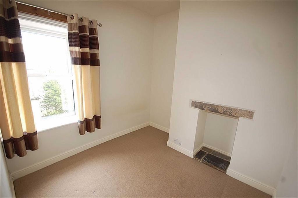 Lower Wellhouse, Golcar, Huddersfield, HD7 2 bed terraced house £495