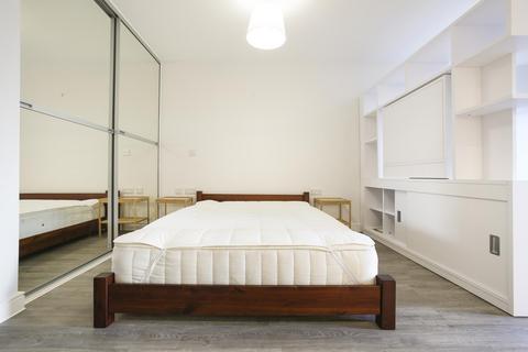 Studio to rent, The Milliners, St Thomas Street, BS1