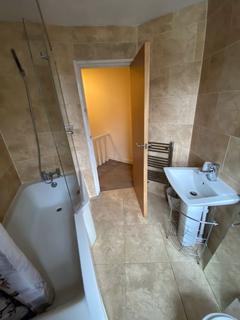Mixed use to rent - 5 Bed student property on Russell Road, L18 *Half summer rent*