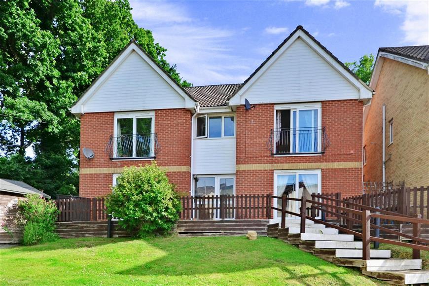 Creek Gardens, New Road, Wootton Bridge, Isle of Wight 2 bed ground