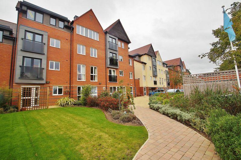 Cambridge Road, Southport 1 bed apartment £89,950