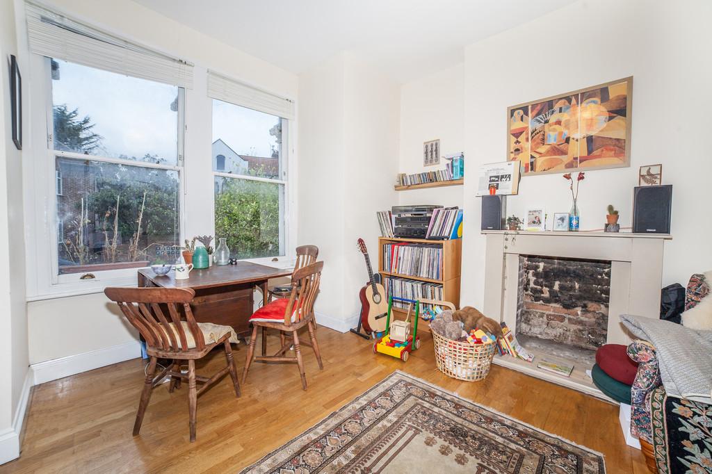 Castlewood Road, London 1 bed apartment £1,300 pcm (£300 pw)