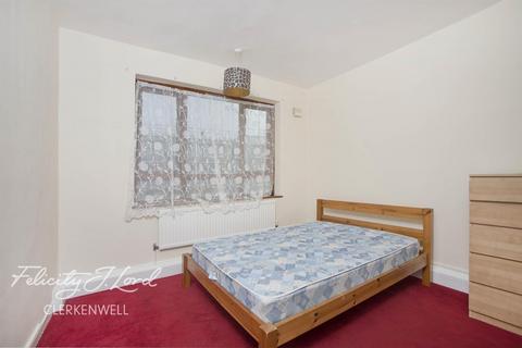 3 bedroom flat to rent, Fleetway House, WC1H