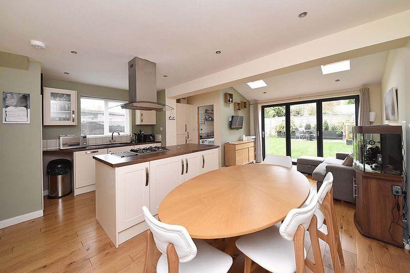 Westfield Drive, Knutsford 3 bed semidetached house £305,000