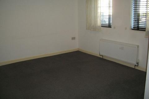 2 bedroom apartment to rent, High Street, Caterham