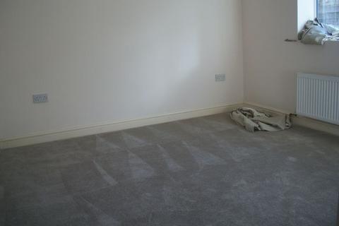 2 bedroom apartment to rent, High Street, Caterham