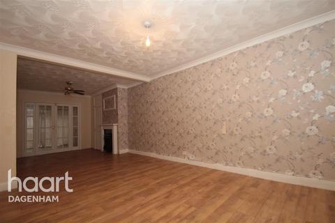 3 bedroom end of terrace house to rent, Review Road, Dagenham, RM10