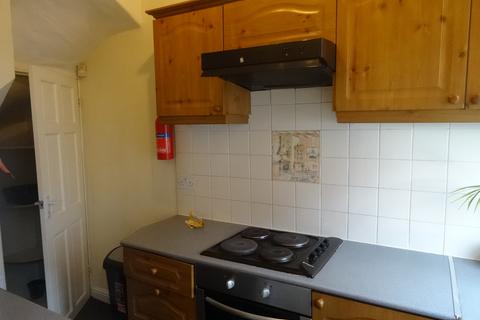 3 bedroom terraced house to rent, Clifton Grove, Leeds LS9