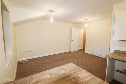 2 bedroom apartment to rent, Cardiff Road, Taffs Well