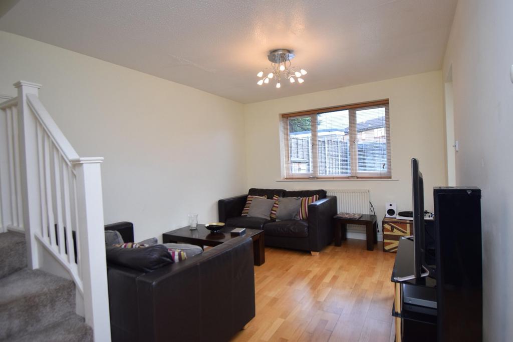 Lowestoft Drive, Burnham Gate, Slough, SL1 3 bed terraced house £1,275 pcm (£294 pw)