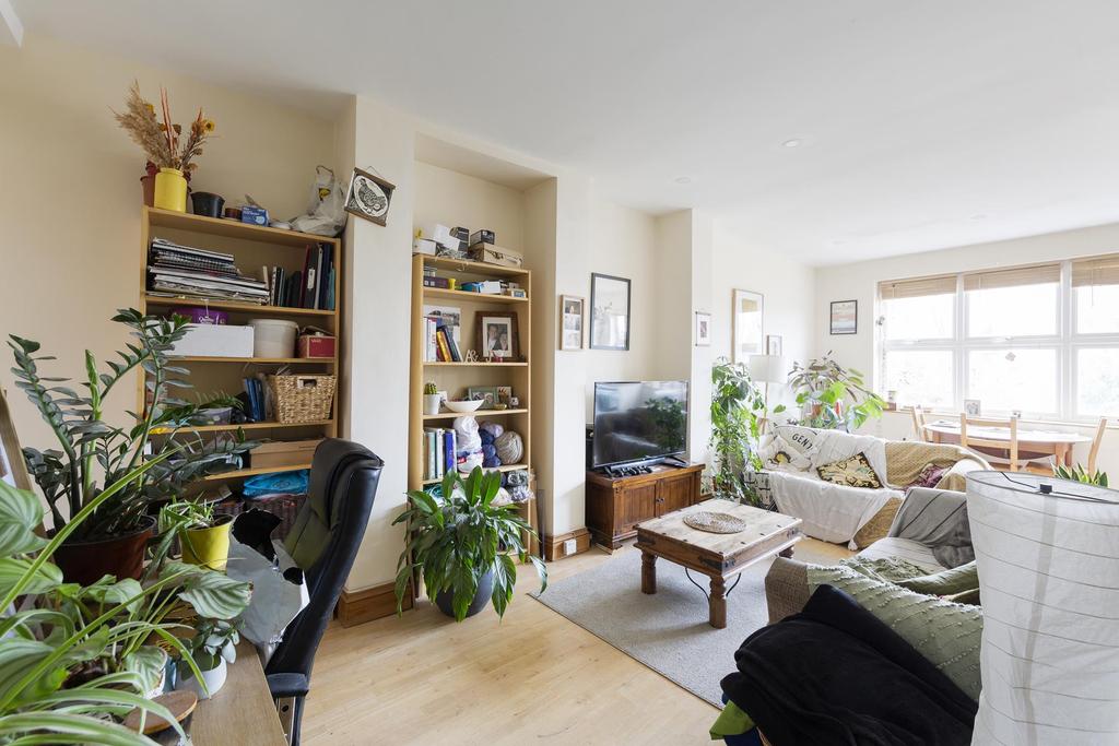 Living room ()