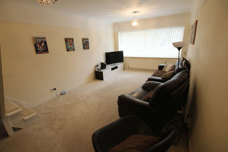 Berry Drive, Great Sutton 3 bed semidetached house £174,995