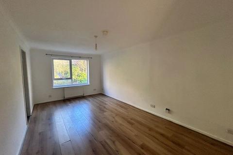 2 bedroom apartment to rent, Montana Close, South Croydon