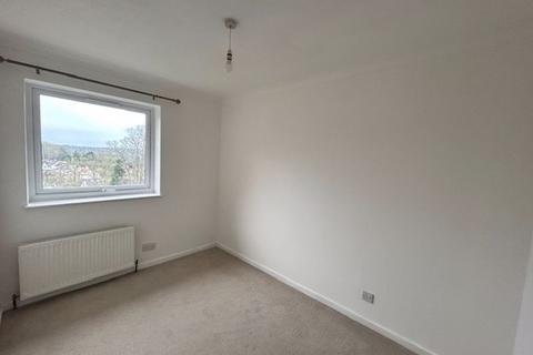 2 bedroom apartment to rent, Montana Close, South Croydon