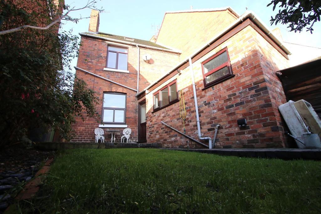St Terrace, Kidderminster, DY10 3 bed semidetached house £