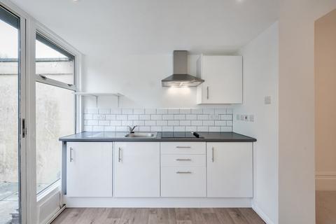 Studio to rent, Earlsfield Road, Earlsfield, SW18