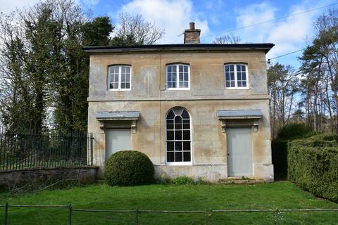 2 bedroom detached house to rent, Chippenham Park, Chippenham