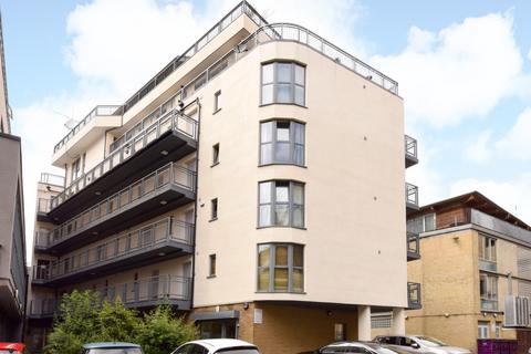 2 bedroom penthouse to rent, Bell Yard Mews London Bridge SE1