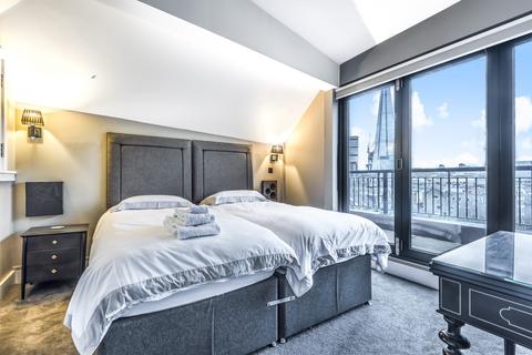 2 bedroom penthouse to rent, Bell Yard Mews London Bridge SE1