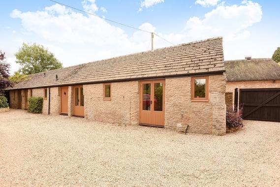 Chedglow 2 Bed Barn Conversion 309 950